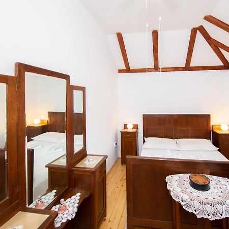 Holiday Home Burba Комижа Экстерьер фото