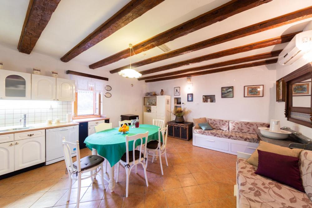 Holiday Home Burba Комижа Экстерьер фото