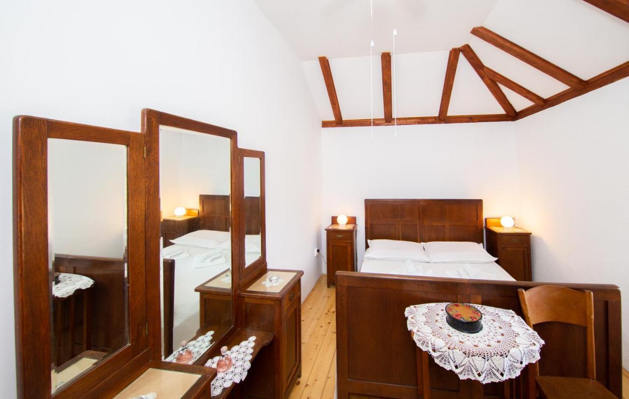 Holiday Home Burba Комижа Экстерьер фото